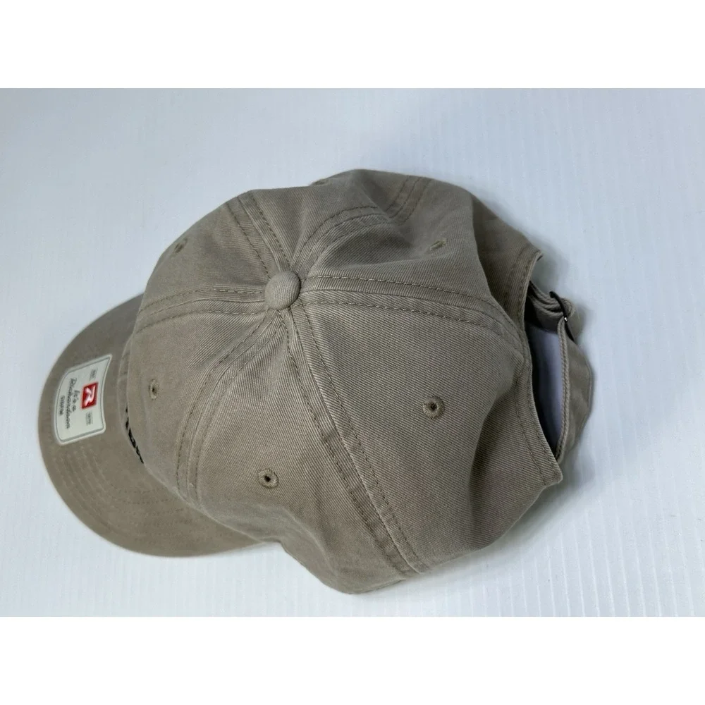 It's A Richardson OSFM Model 326 Smart Comfortable Baseball Cap Model Behavior